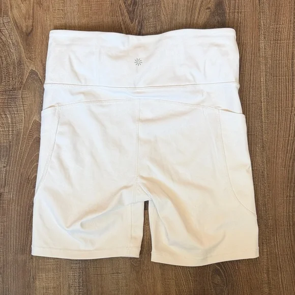 Athleta Ultimate Stash ll 7” Women's Cream Bike Shorts Size Medium - Picture 3 of 5